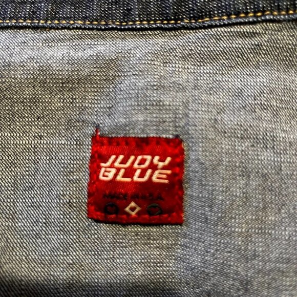 JUDY BLUE Cropped Denim Jean Jacket Medium Blue Wash - Logo Buttons - EUC Size M - Picture 5 of 7